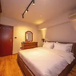 Blloku Unique 3 * Tirana