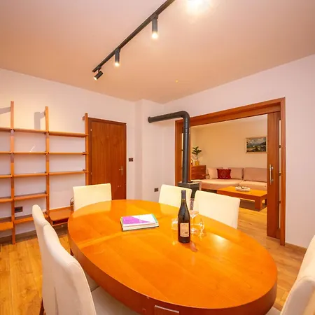 Apartment Blloku Unique 3