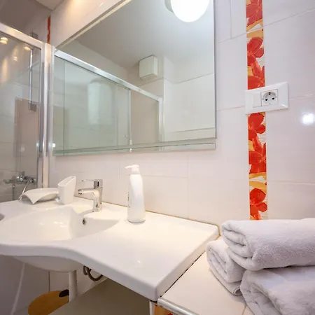 Apartment Blloku Unique 3 *