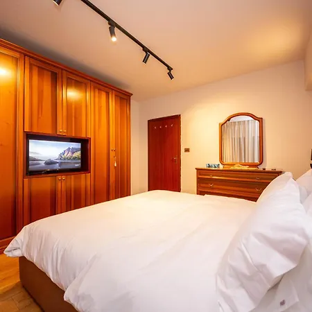 Apartment Blloku Unique 3 *