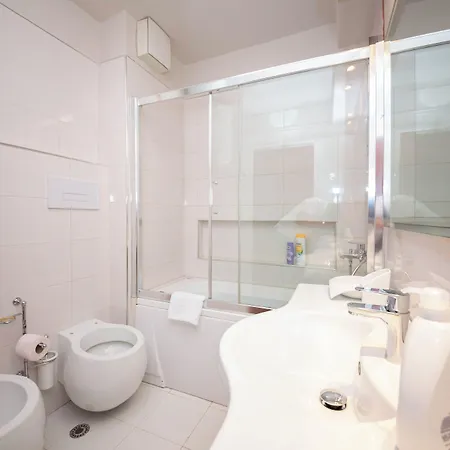 Blloku Unique 3 Tiran