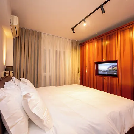 Blloku Unique 3 Tiran