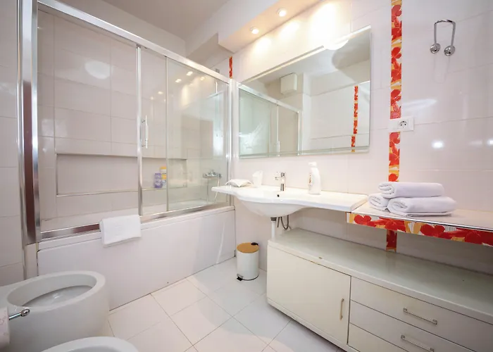 Apartment Blloku Unique 3 *